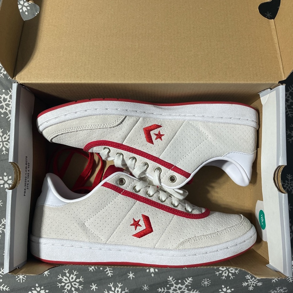 Converse - Picture 2 of 4